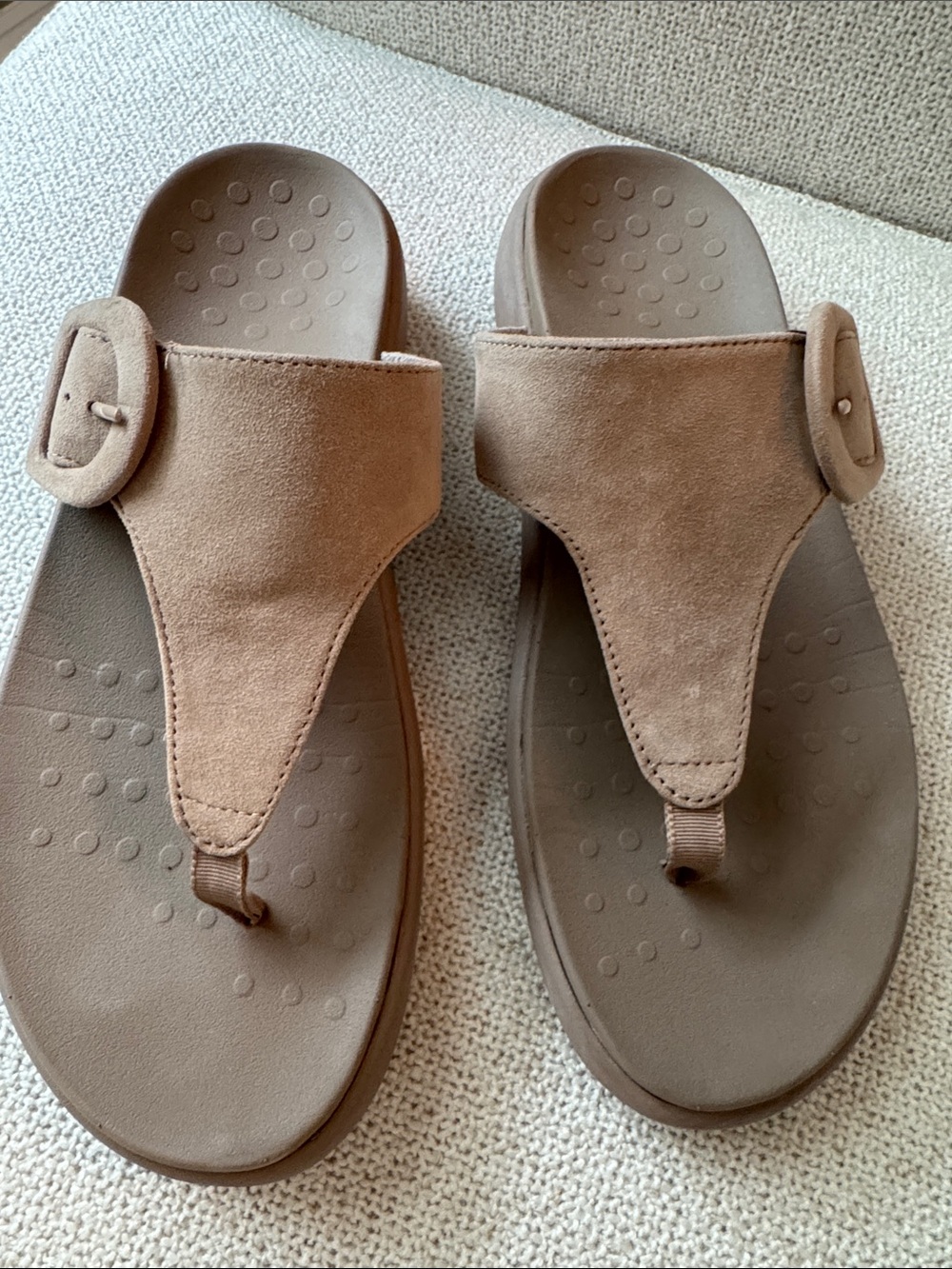 🍁Comfy Vionic Flip Flops🍁 - Picture 2 of 8